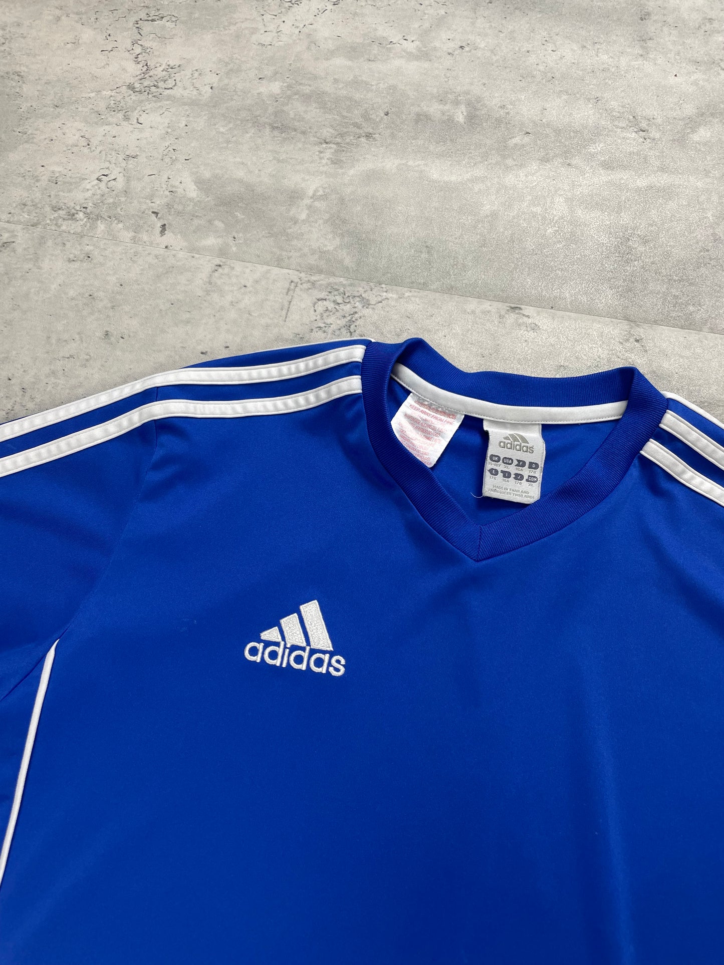 Camiseta adidas deportiva azul